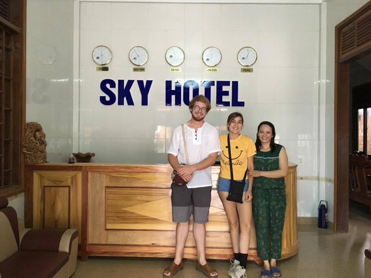 Sky Hotel Phong Nha Exterior photo